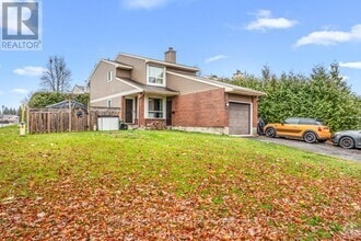 Building Photo - 1631 Saxony Crescent