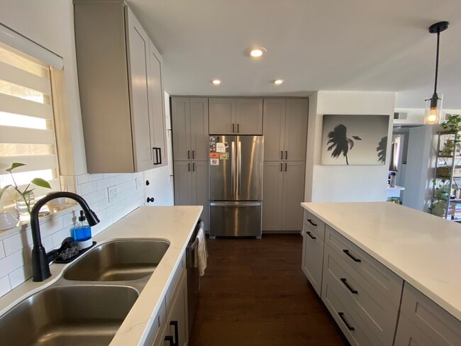 Kitchen - 3762 Hughes Ave