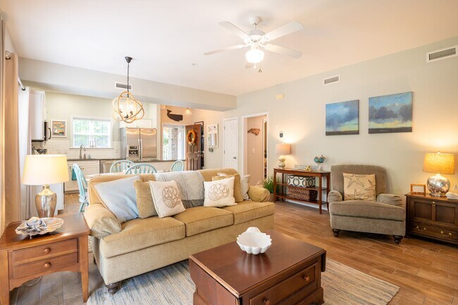 Foto del edificio - OFF-SEASON FURNISHED MONTHLY RENTAL STARTI...