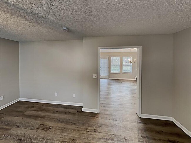 Foto del edificio - 323 Rosemont Ct
