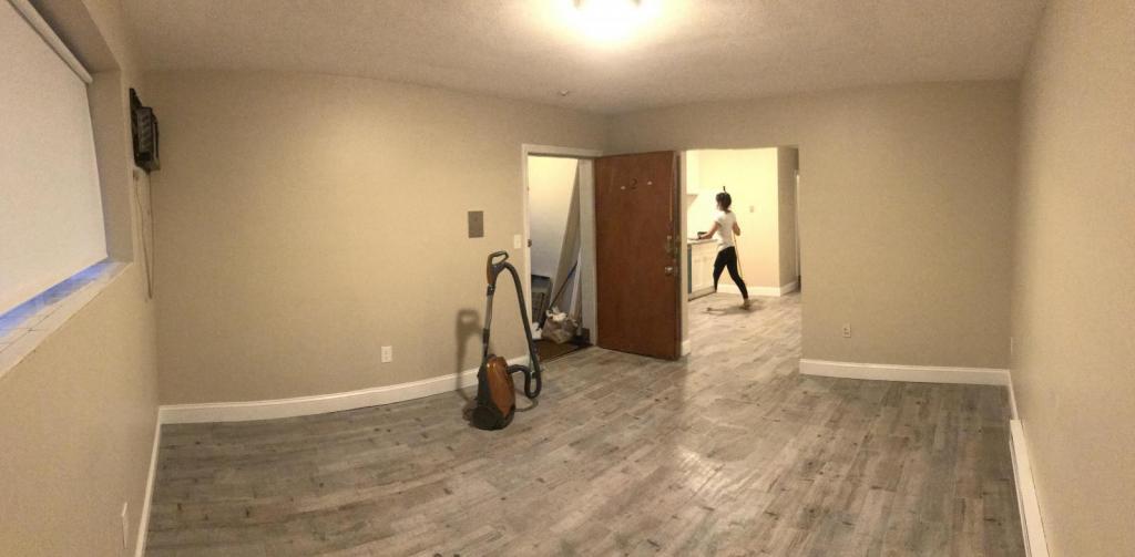 Foto del edificio - 656 Hyde Park Ave