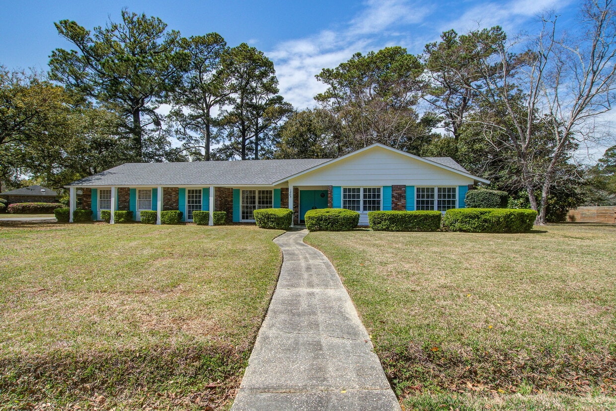Photo - 1805 Chelwood Circle, Charleston, SC 29407 - 3 BR 2 BA single-family home