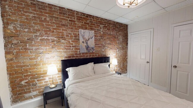 Building Photo - 7 Linden St