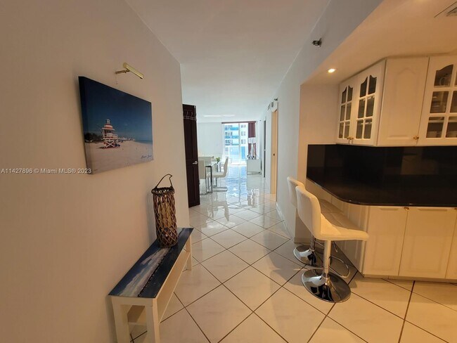 Foto del edificio - 2401 Collins Ave