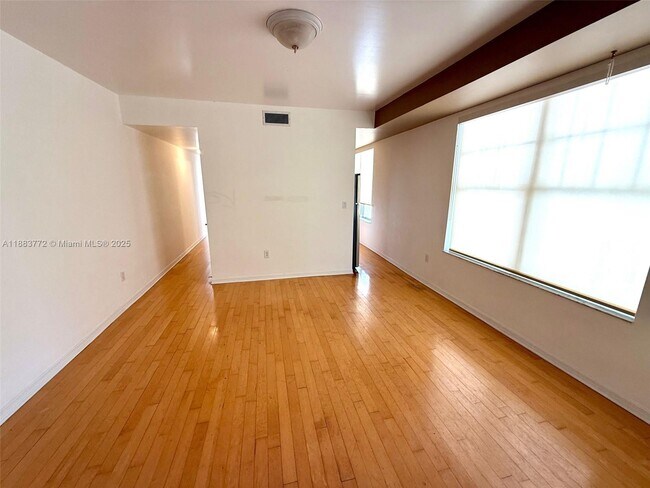 Building Photo - 1528 Drexel Ave