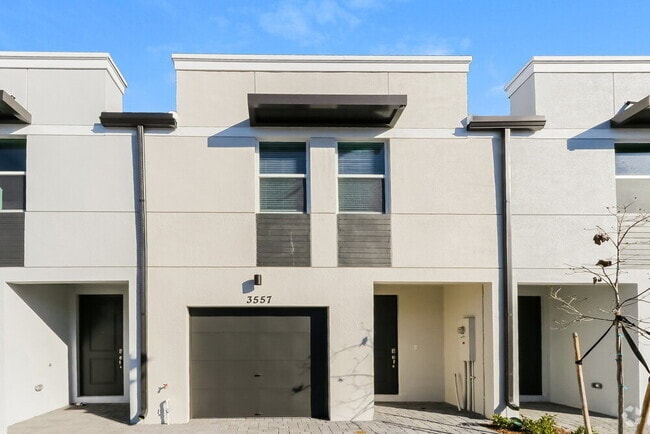 Building Photo - 3557 San Bernardino Way