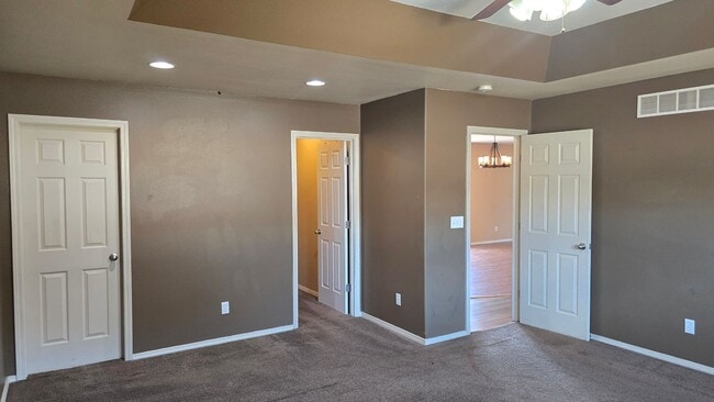 Building Photo - Stunning 5-Bedroom Home in a Highly Sought-After Neighborhood