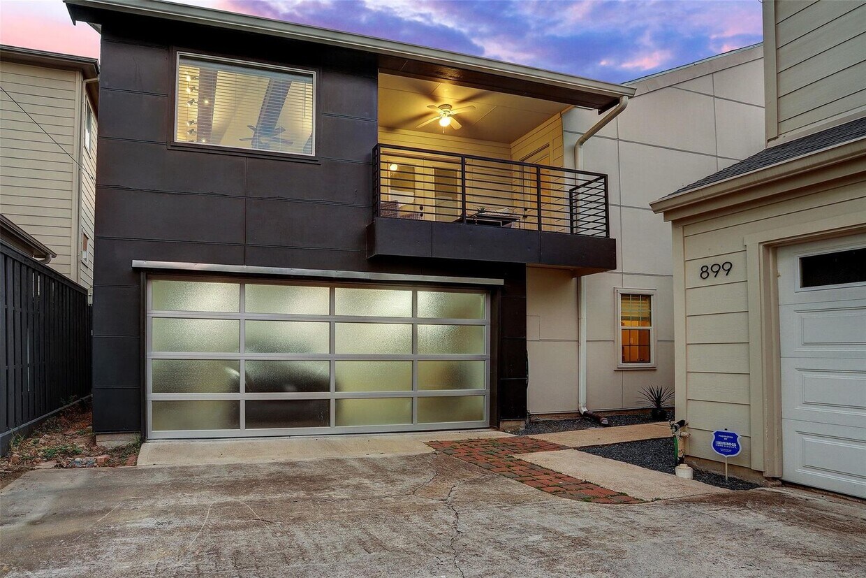 Primary Photo - Modern and Sleek Three Bedroom Townhome!