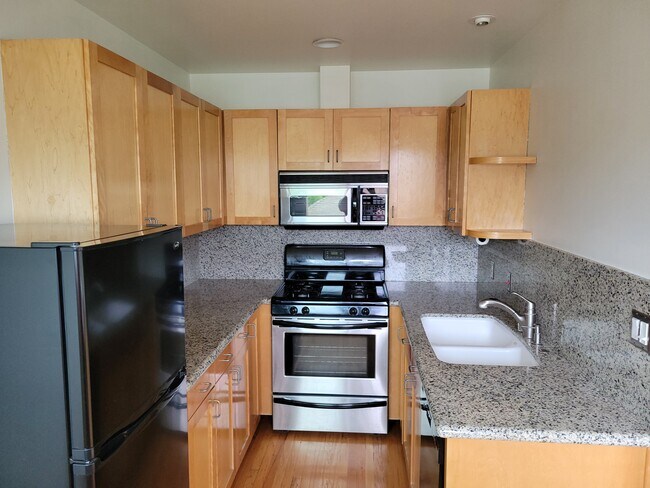Kitchen - 1837 Pearl St