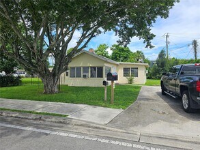 Building Photo - 2121 NW 28th St