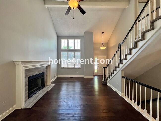 Foto del edificio - Maintenance Free Living w/ Hardwood Floors...
