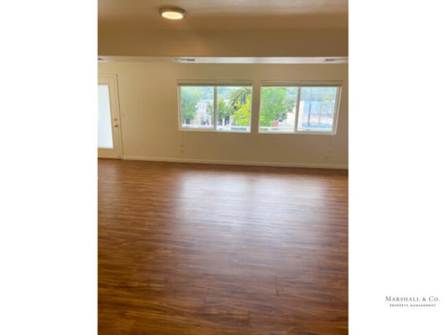 Foto del edificio - NEW LISTING! QUIET Charm. Upper STUDIO APT...