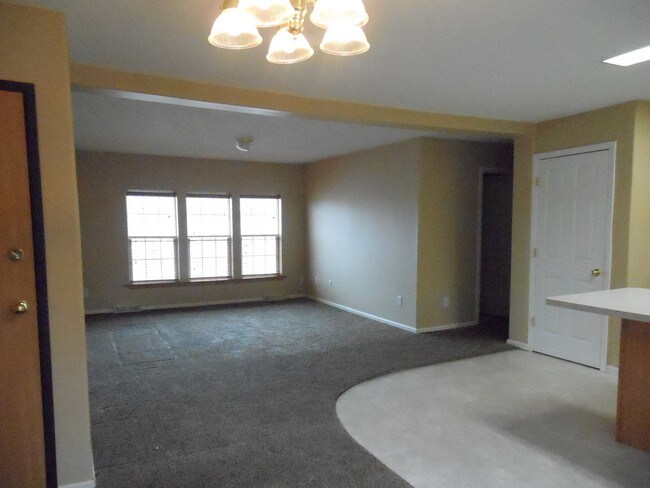 Interior Photo - 925 S Newcomb Ave.