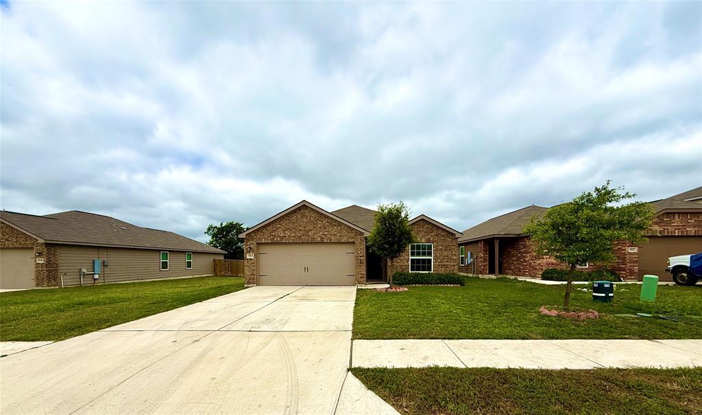 Primary Photo - 353 Cres Park Dr