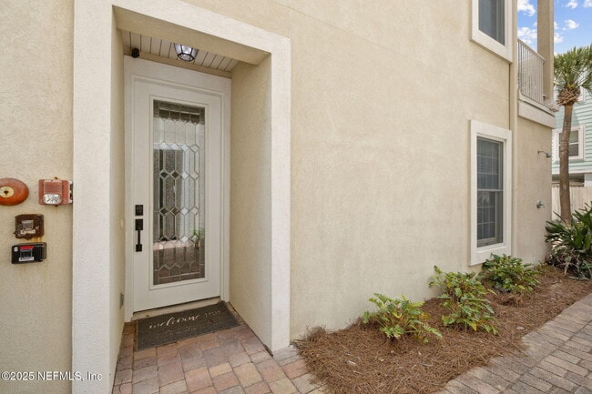 Building Photo - 137 3rd St S