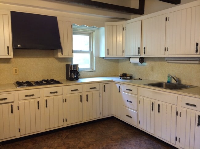 Building Photo - 8174 Forest Glen Dr