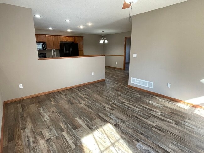 Building Photo - 738 NE Spring St