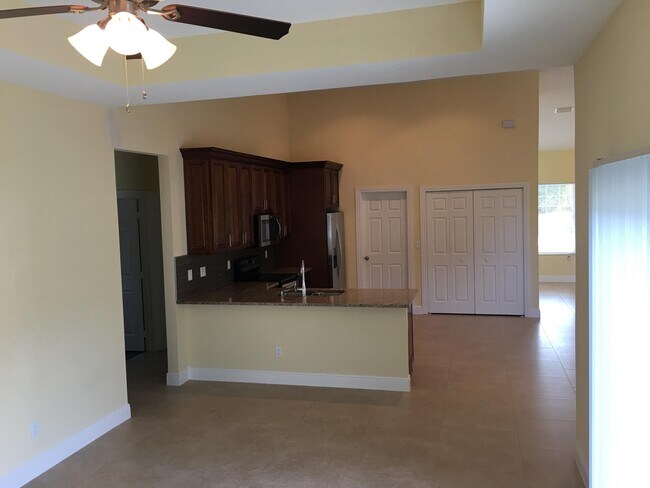 Building Photo - 5866 NW Mesa Cir