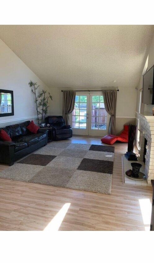 Primary Photo - 1222 Rose Ave