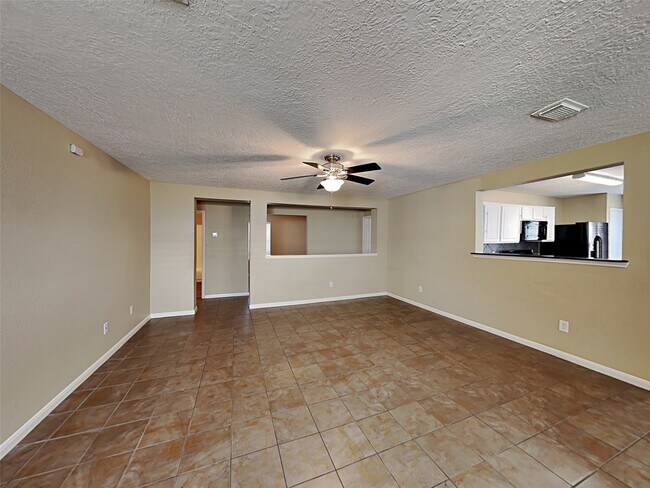 Building Photo - 29231 Legends Green Dr