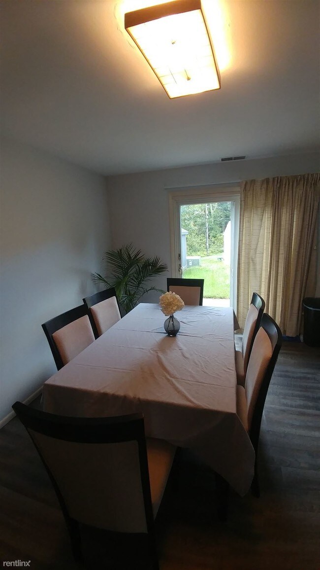 Foto del edificio - 27 Eisenhower Cir