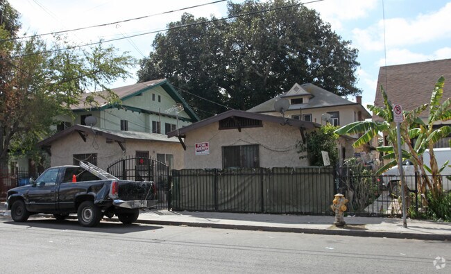 Building Photo - 156 E 35th St