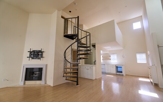 Loft 10,5 x 10,5 - 12060 Hoffman St