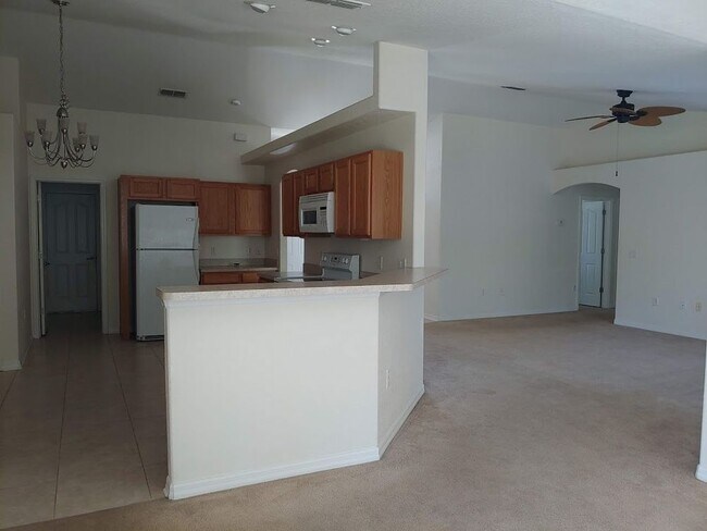 Building Photo - 4/2/2 on half acre lot