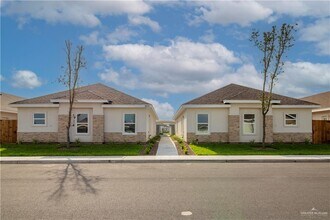 Building Photo - 6 West Dr