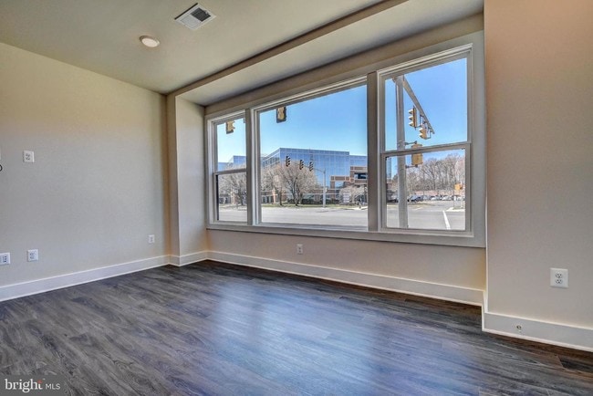 Building Photo - 220 Van Buren St