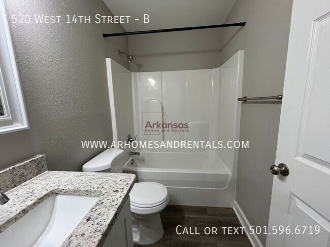 Building Photo - 520 W 14th St