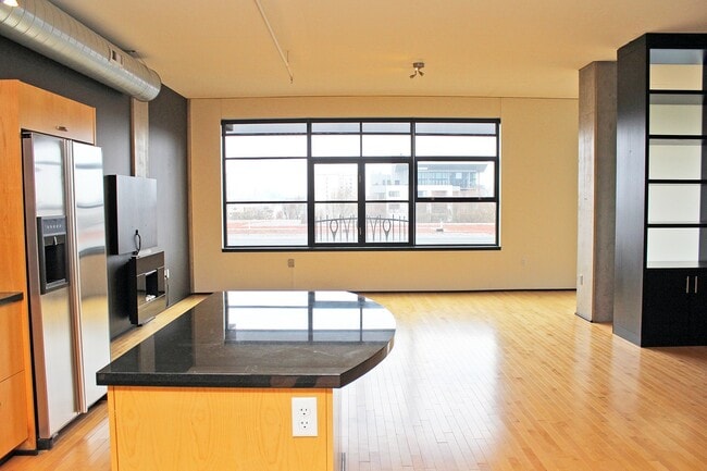 Building Photo - Pearl District Gem! Stunning, Airy Loft-St...