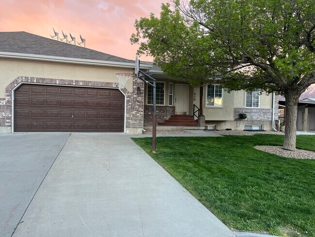 Foto del edificio - 928 E. Bates Canyon Rd.
