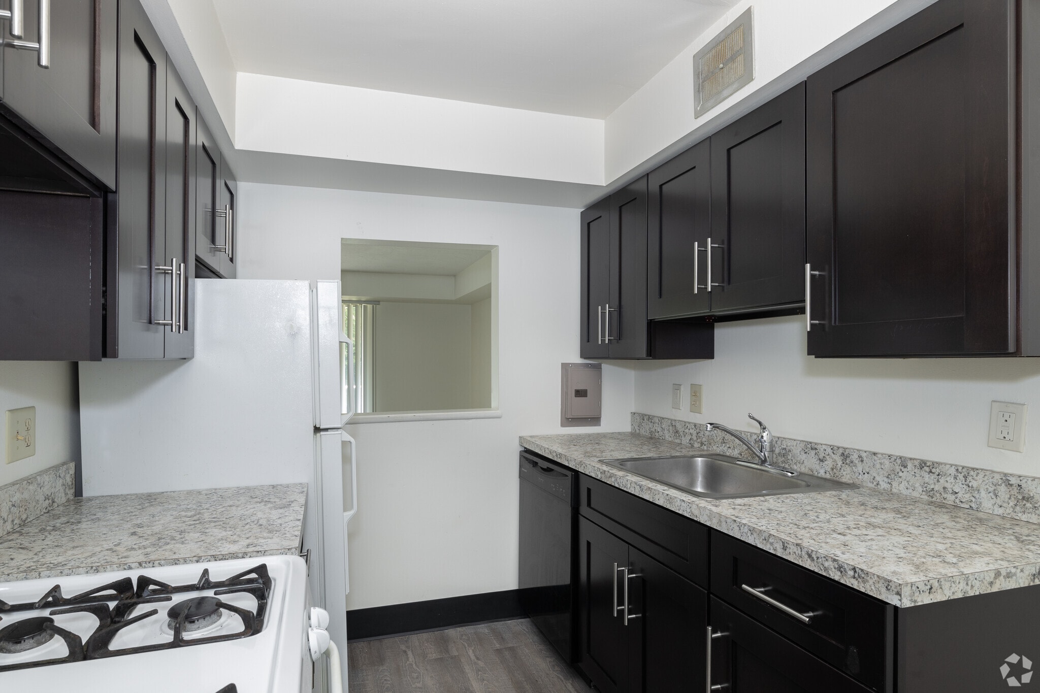 Portage Towers Apartments – photo 4
