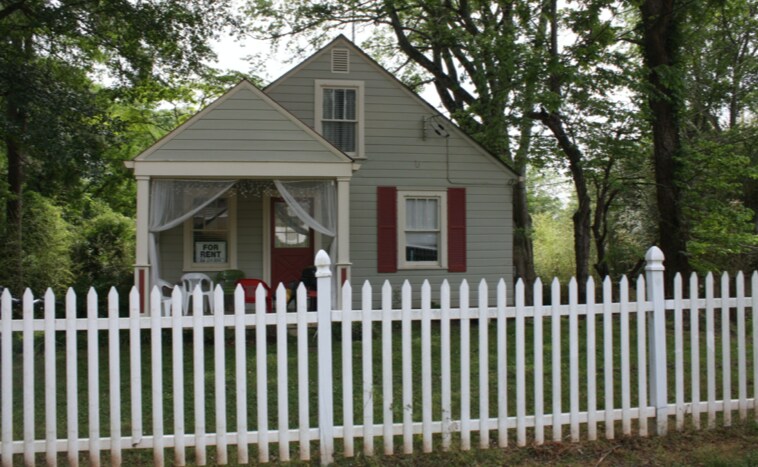 Primary Photo - 95 West Lake Dr