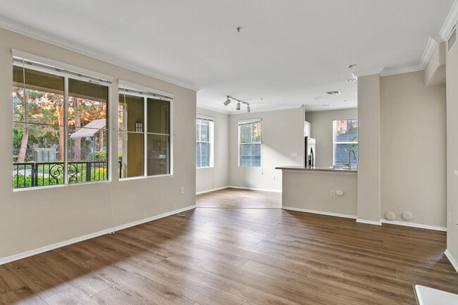 Building Photo - Irvine 2 Bed, 2 Bath With Amenities!!