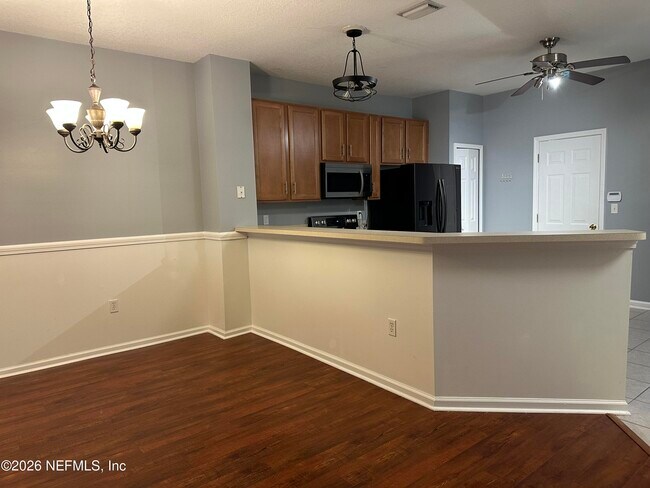 Foto del edificio - 9744 Summer Grove Way W