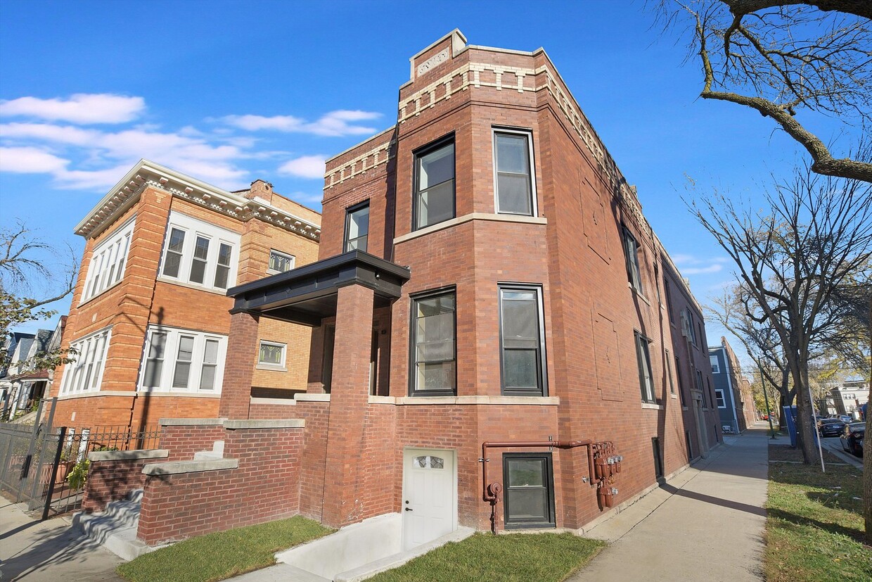 Foto principal - 2952 W Altgeld St