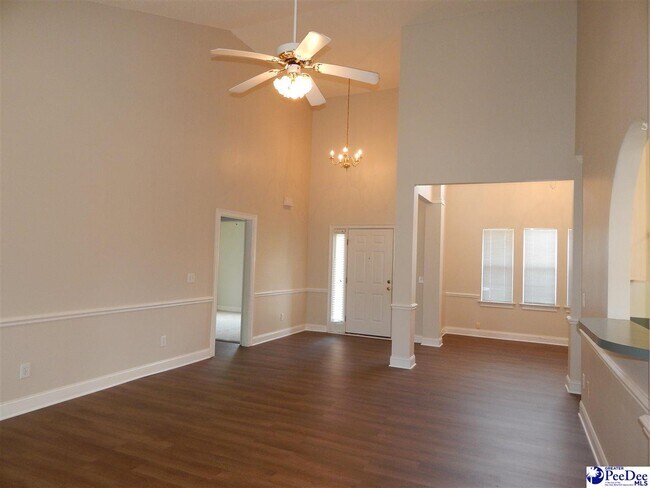 Foto del edificio - 2109 Elderberry Dr