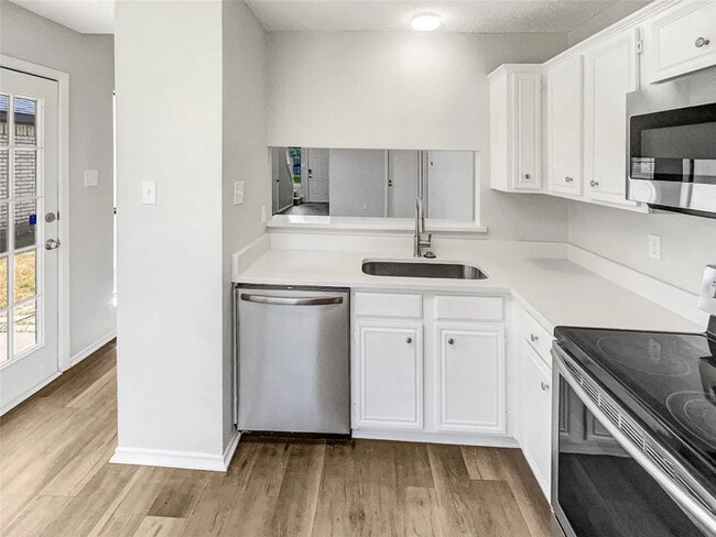 Building Photo - 6808 Driffield Cir E