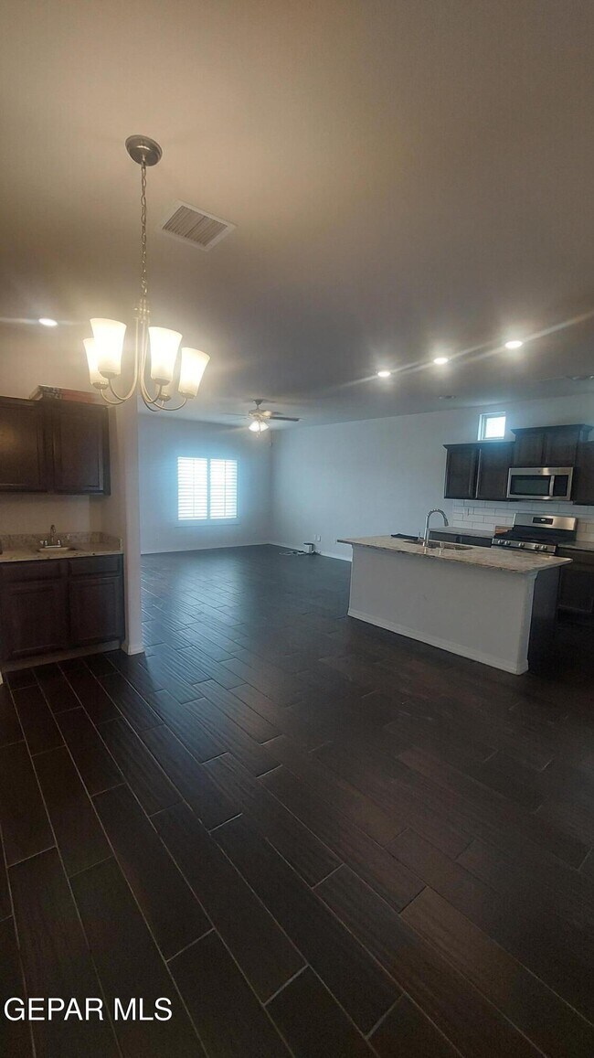 Building Photo - 13000 Shildon St