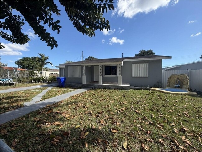 Photo - 121 Flagami Blvd House