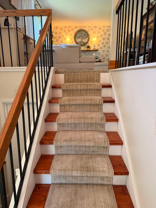 Building Photo - 118 Avignon Ct