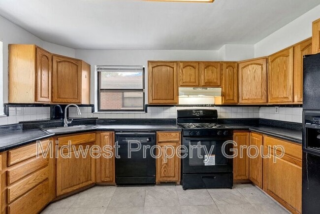 Building Photo - 4452 Eminence Blvd