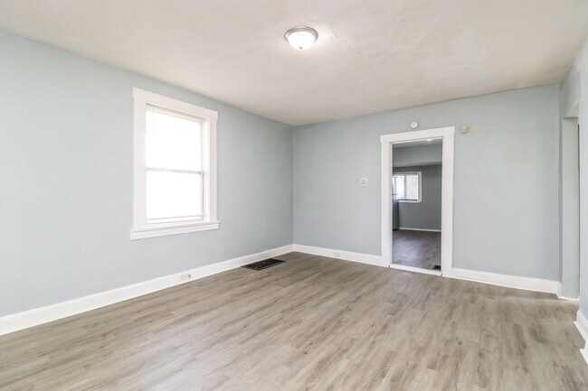 Building Photo - 5470 Hamilton Ave