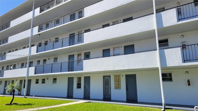 Foto del edificio - 950 Hillcrest Dr