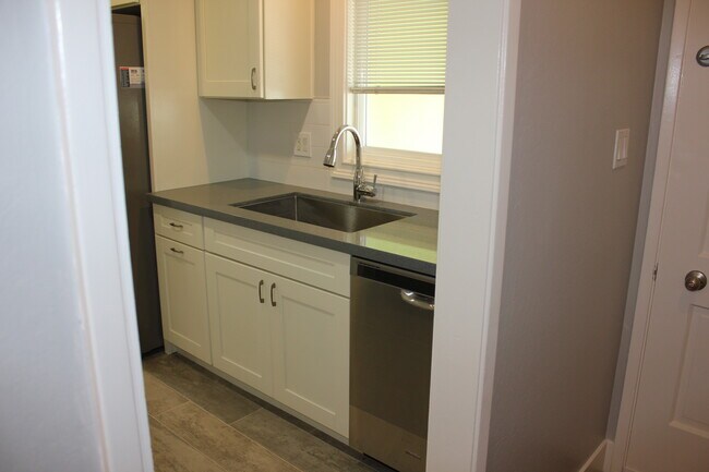 Kitchen - 367 Montclair Drive