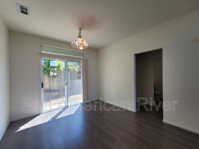 Building Photo - 103 Farham Dr