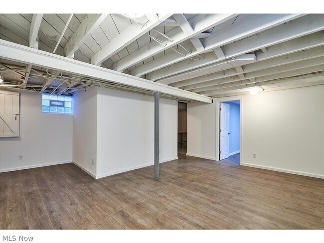 Building Photo - 843 Mentor Rd