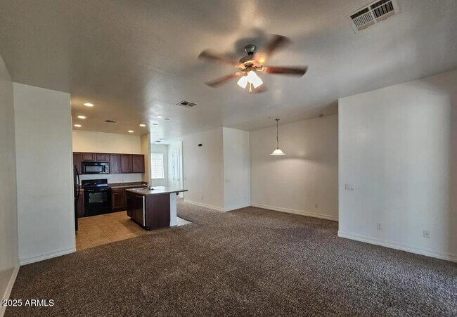 Foto del edificio - 1456 E 9th St